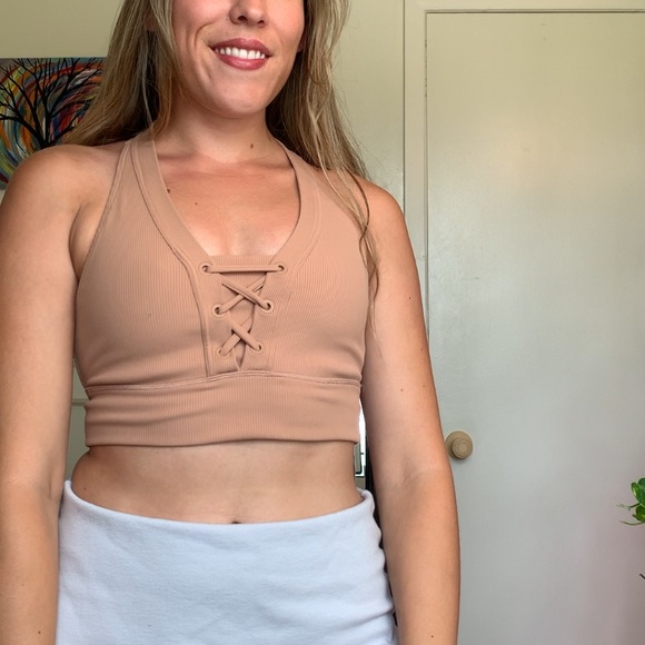 15% off bundle of 3 🌟
 Beige Arie Athletic Top - Picture 1 of 4